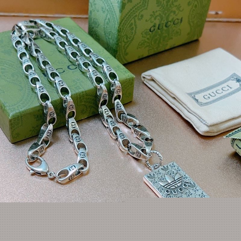 G*u*i necklaces